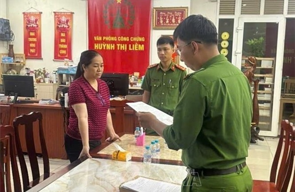 Khởi tố Trưởng văn phòng công chứng lừa đảo chiếm đoạt tài sản