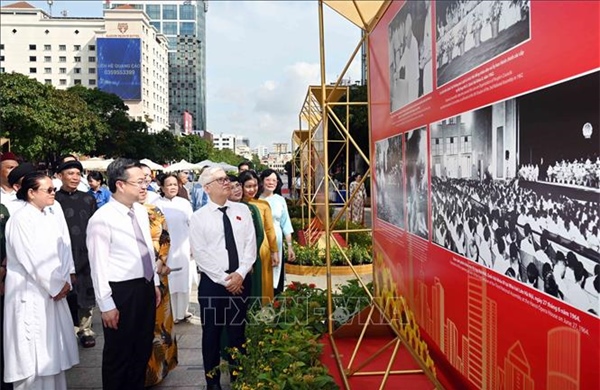 TP Hồ Chí Minh trưng bày triển lãm ảnh &#39;Vinh quang 80 năm Quốc hội Việt Nam&#39;