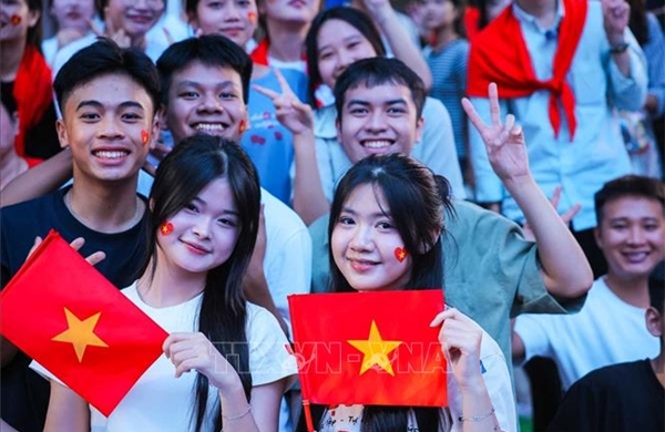 Ấm lòng những bước chân diễu binh trong vòng tay nhân dân