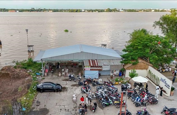 Nguy cơ thất thu hàng chục tỷ đồng do chậm đấu giá bến phà Cồn Khương