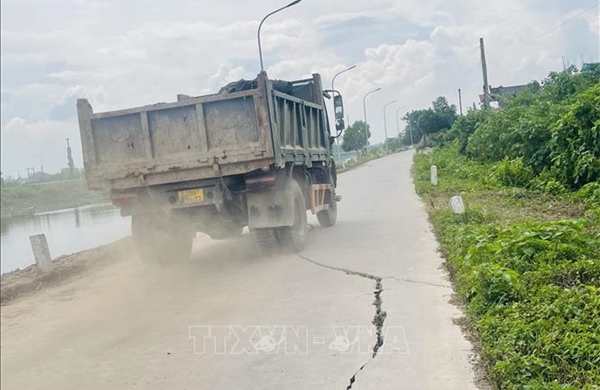 Xuất hiện tình trạng lún, nứt đê sông Nhuệ, sông Duy Tiên