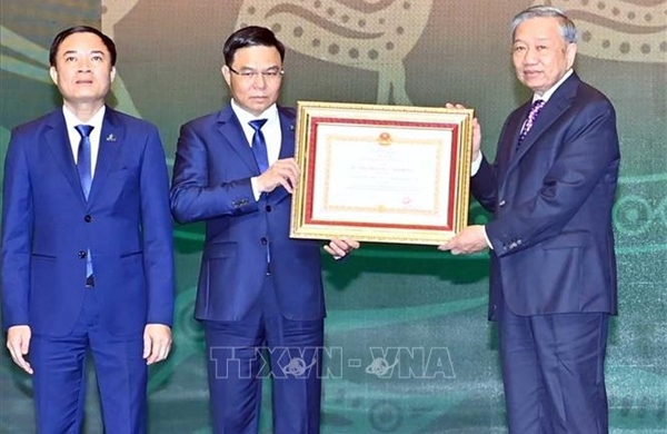Tổng Bí thư dự Lễ kỷ niệm 50 năm Ngày thành lập Tập đoàn Công nghiệp - Năng lượng quốc gia Việt Nam