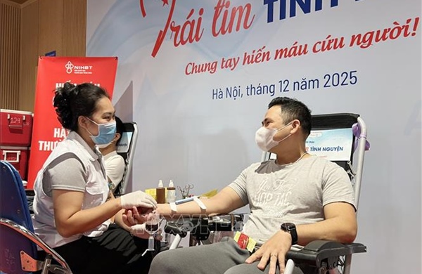 Ngày hội hiến máu &#39;Trái tim tình nguyện&#39; 2025