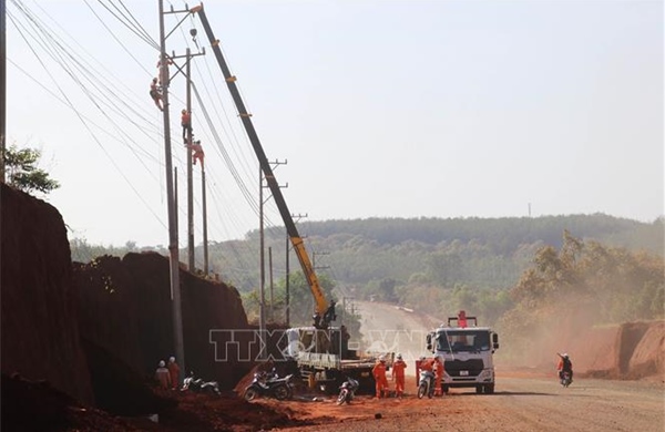 Di dời tạm thời đường điện sau phản ánh của Thông tấn xã Việt Nam