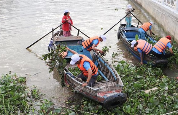 Cần Thơ: Ra quân thu gom rác thải, làm sạch bờ sông, kênh, rạch
