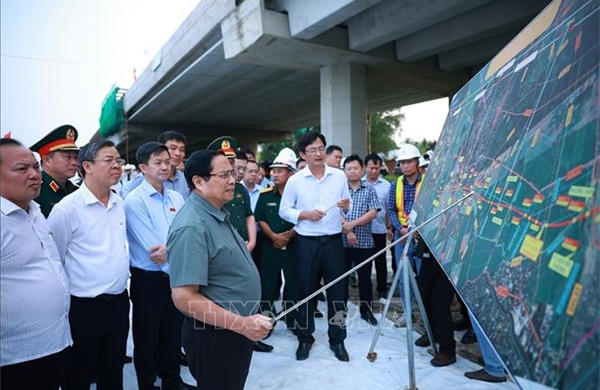 Thủ tướng yêu cầu đẩy nhanh tiến độ các dự án đầu tư xây dựng chào mừng Đại hội Đảng