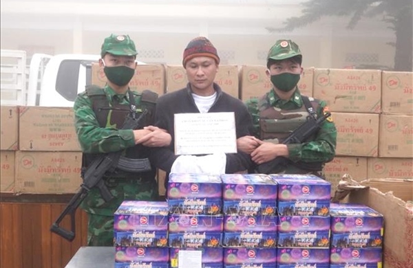 Bắt giữ đối tượng người Lào vận chuyển hơn 1 tấn pháo hoa nổ vào Việt Nam