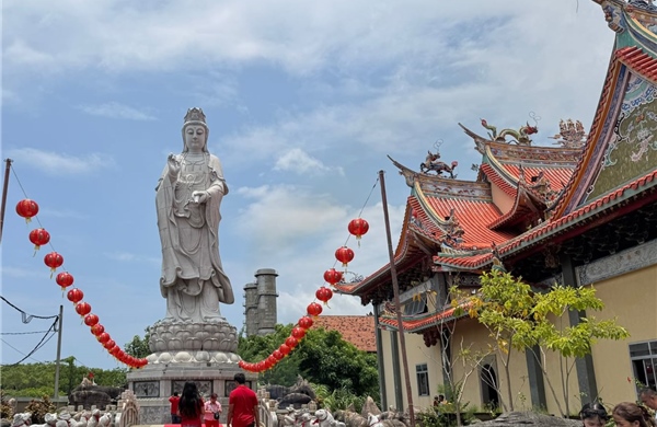 Chùa Satya Dharma - khoảng lặng bình an ngày đầu năm ở Bali