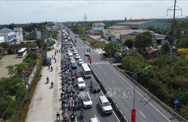 Áp lực giao thông tuyến cao tốc phía Đông hướng đi TP Hồ Chí Minh tăng cao