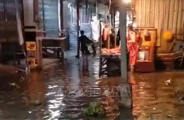 Chợ Láng Tròn xuống cấp, ngập triền miên mỗi khi triều cường dâng cao