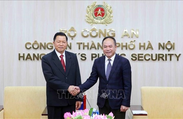 Đoàn đại biểu cấp cao Bộ Công an Lào thăm và làm việc với Công an thành phố Hà Nội
