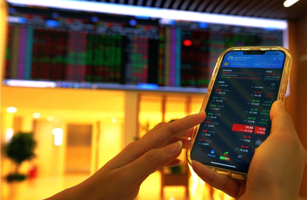 VN-Index giảm hơn 10 điểm, khối ngoại tiếp tục bán ròng