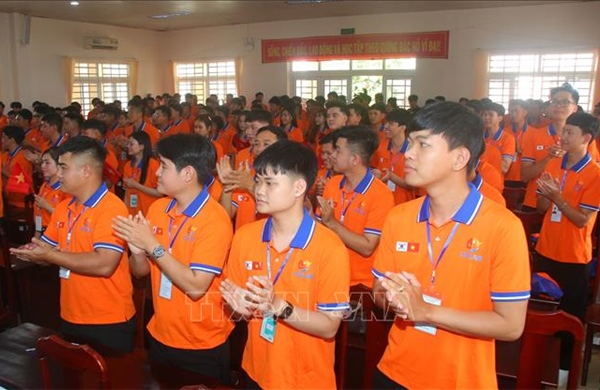 Chuẩn bị nhân lực bằng chuỗi đào tạo phi lợi nhuận quy mô lớn