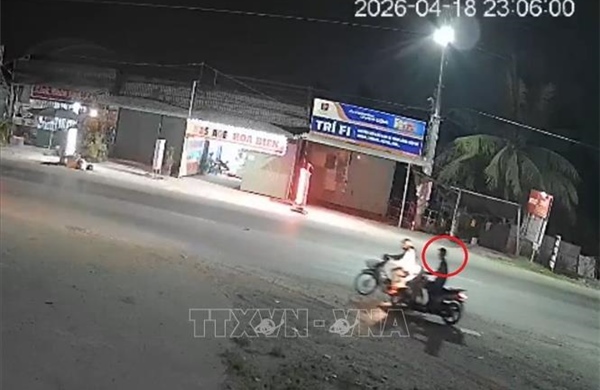 'Vờ' đẩy xe giúp nữ sinh rồi cướp giật điện thoại