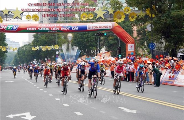 Xe đạp Thành phố Hồ Chí Minh đoạt 'cú ăn 3' Cúp Truyền hình