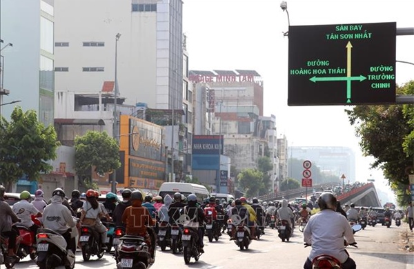 Linh hoạt điều chỉnh giao thông trục đường chính vào sân bay Tân Sơn Nhất