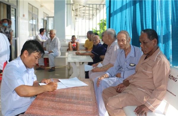 Đồng loạt ra quân khám sức khỏe miễn phí cho người dân Cà Mau