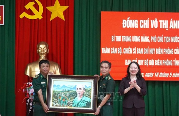 Phó Chủ tịch nước Võ Thị Ánh Xuân thăm, động viên Bộ đội Biên phòng An Giang