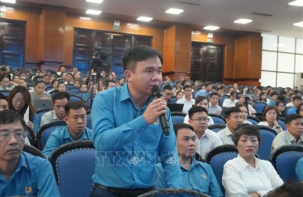 Lãnh đạo tỉnh Thanh Hóa gặp gỡ, đối thoại với công nhân lao động