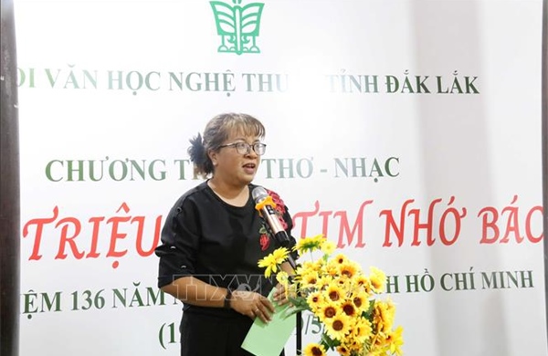 Sâu lắng chương trình thơ nhạc 'Muôn triệu trái tim nhớ Bác'