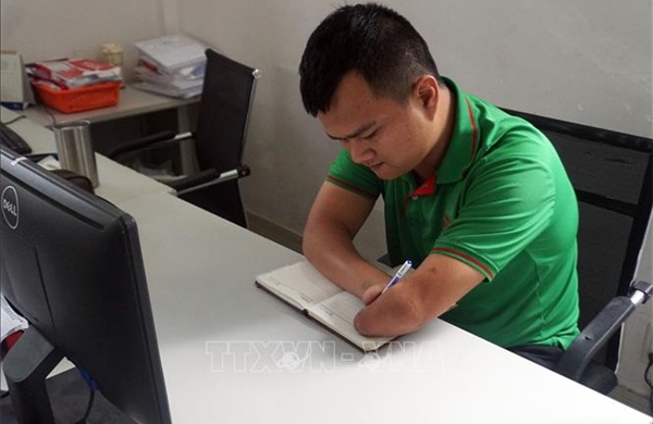Nghị lực sống truyền cảm hứng của chàng trai khuyết tật tại Gia Lai