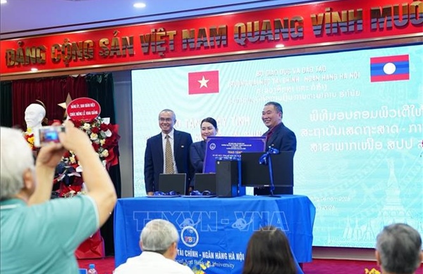 Hỗ trợ nâng cao năng lực cho cán bộ doanh nghiệp nhà nước Lào