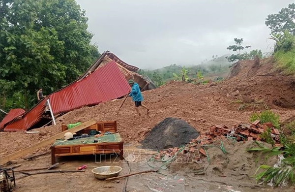 Mưa lớn gây thiệt hại nhiều ngôi nhà ở Sơn La