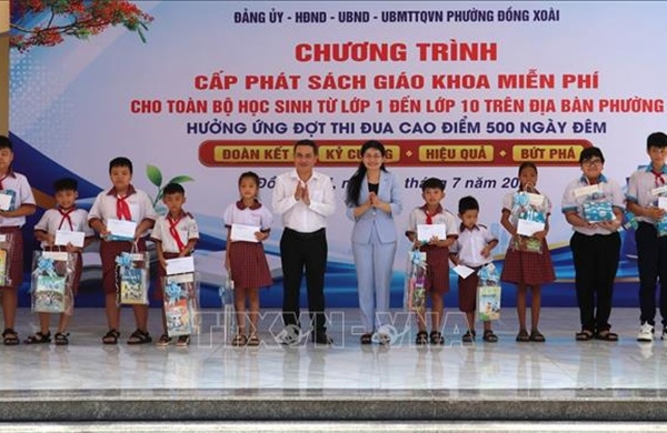 Mượn sách giáo khoa miễn phí, viết tiếp ước mơ đến trường