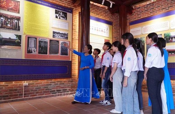 Khai mạc Triển lãm 'Di sản của Danh nhân văn hóa Lê Quý Đôn'