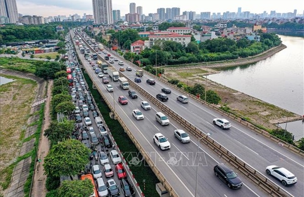 Giữ khoảng cách với xe liền trước để hình thành thói quen an toàn khi tham gia giao thông