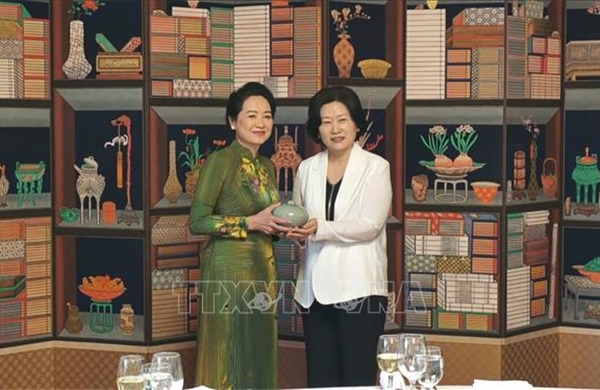 Phu nhân Chủ tịch Quốc hội Việt Nam và Hàn Quốc thăm Bảo tàng Quốc hội Hàn Quốc