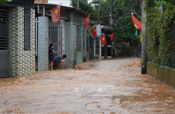 Khu dân cư cạnh cao tốc Biên Hoà - Vũng Tàu ngập sâu sau mưa lớn​