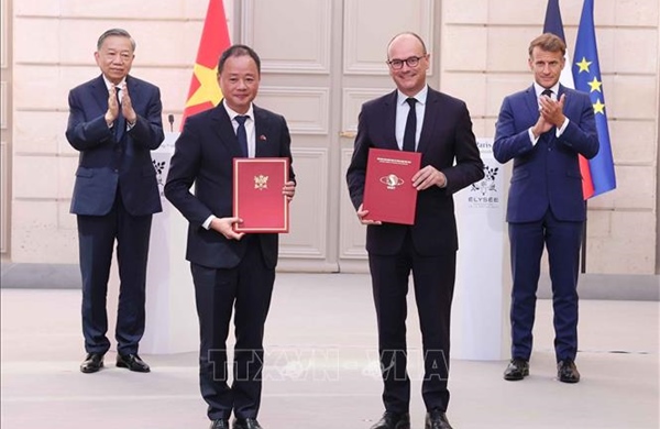 Tổng Bí thư, Chủ tịch nước Tô Lâm chứng kiến Lễ trao các văn kiện hợp tác giữa Việt Nam - Pháp