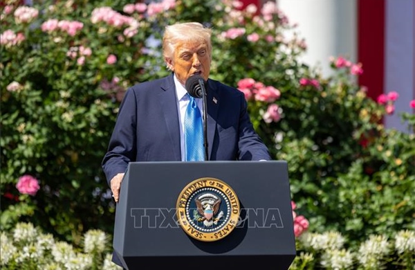 Tổng thống Trump nêu kỳ vọng ở Trung Đông khiến giá dầu giảm về mức thấp nhất nhiều tháng