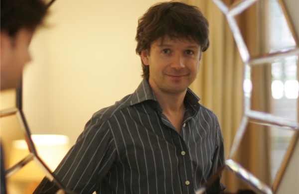 Người đồng sáng lập hãng thời trang Asos rơi từ tòa nhà 18 tầng ở Thái Lan