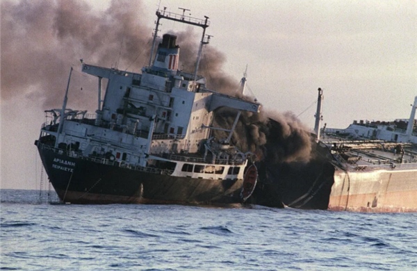 Eo biển Hormuz và bài học từ cuộc chiến tàu chở dầu cách đây gần 40 năm