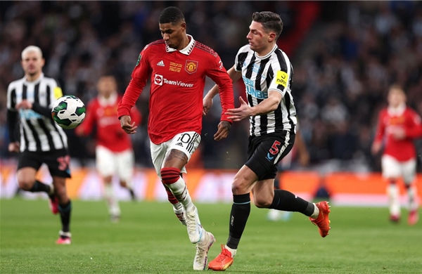 Newcastle - MU: St James&#39; Park nơi dễ đến khó về