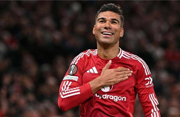 Manchester United - Nottingham: Quà chia tay Old Trafford cho Casemiro