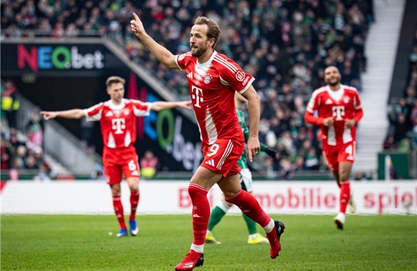 Bayern - Stuttgart: Ngày đăng quang sớm