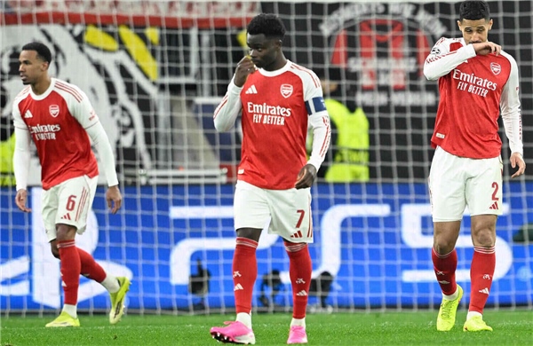 Nỗi ám ảnh tháng 4 của Arsenal