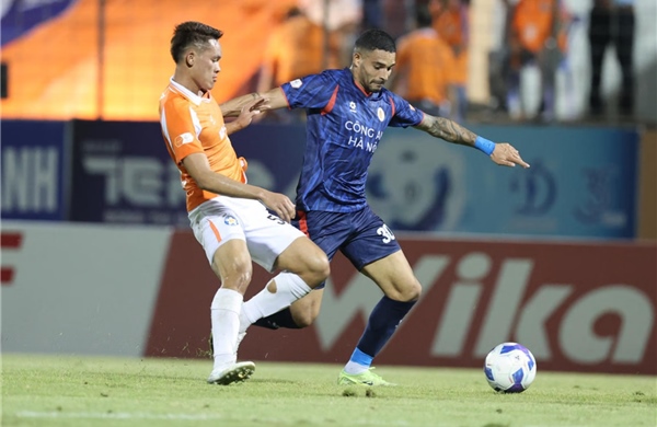 Công an Hà Nội - Đà Nẵng: Bứt tốc trên ngôi đầu