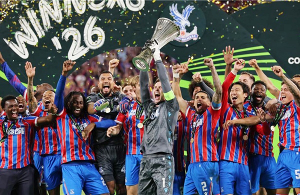 Crystal Palace vô địch Conference League