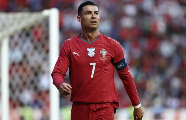 Bồ Đào Nha - Congo: Messi gọi, Ronaldo trả lời?