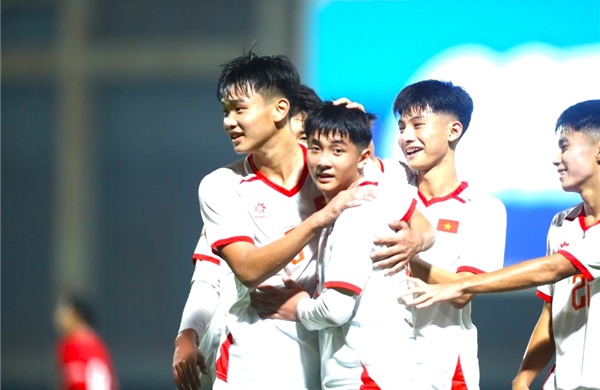 Thắng đậm U17 Singapore, HLV U17 Việt Nam lo lắng lịch thi đấu dày đặc