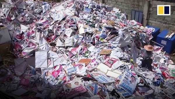 Philippines tái chế áp phích tranh cử thành gạch xây nhà