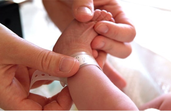 Cứu sống trẻ sơ sinh trong tình huống chỉ vài chục trường hợp thành công trên thế giới