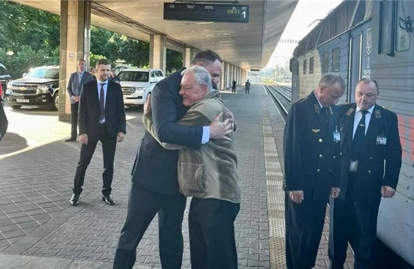 Đặc phái viên Mỹ đến Kiev giữa đồn đoán Tổng thống Trump thay đổi chính sách với Ukraine