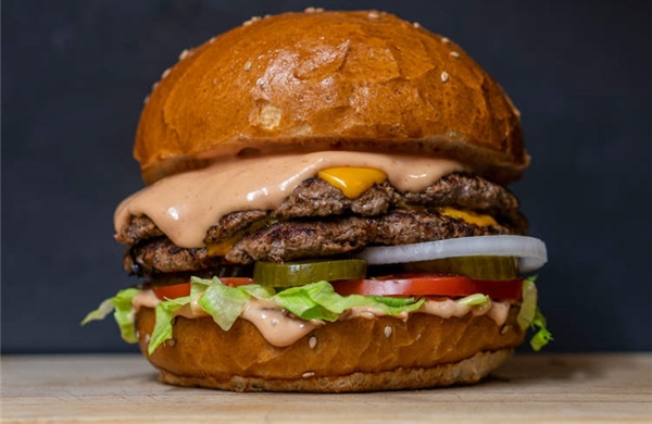Chiếc burger đắt nhất thế giới giá 11.000 USD, chỉ phục vụ khách mời đặc biệt