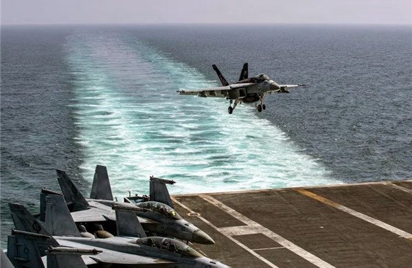 Pháp cho một số máy bay Mỹ dùng căn cứ không quân