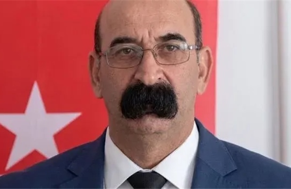 Chính trị gia Thổ Nhĩ Kỳ gây sốt nhờ bộ ria mép ấn tượng